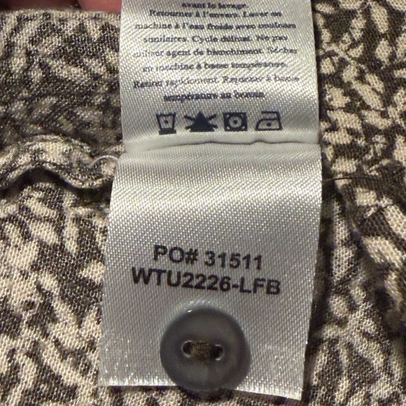 Faherty Faith ruffle sleeveless button front leaf print blouse. XL - Picture 9 of 10